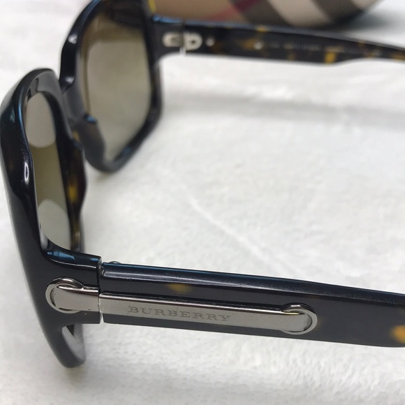 Authentic Burberry tortoise sunglass w/ hard case - Picture 3 of 8